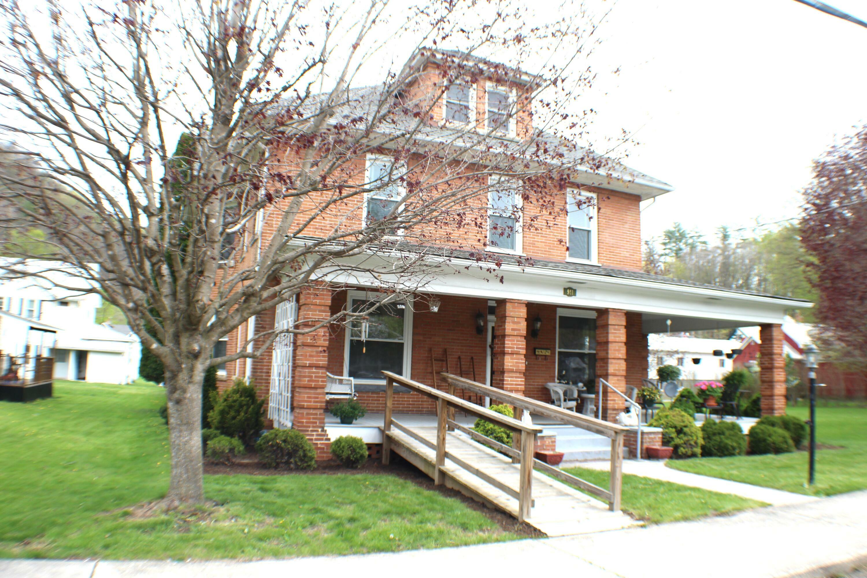 Property Photo: 911 9th St WV 24954