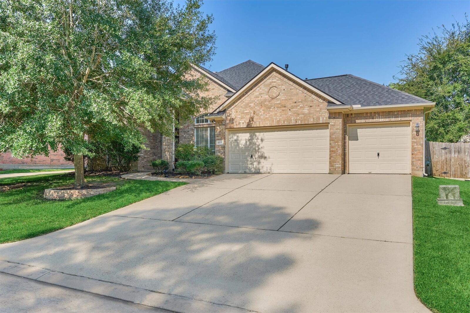 Property Photo:  1839 Pembrook Circle  TX 77301 