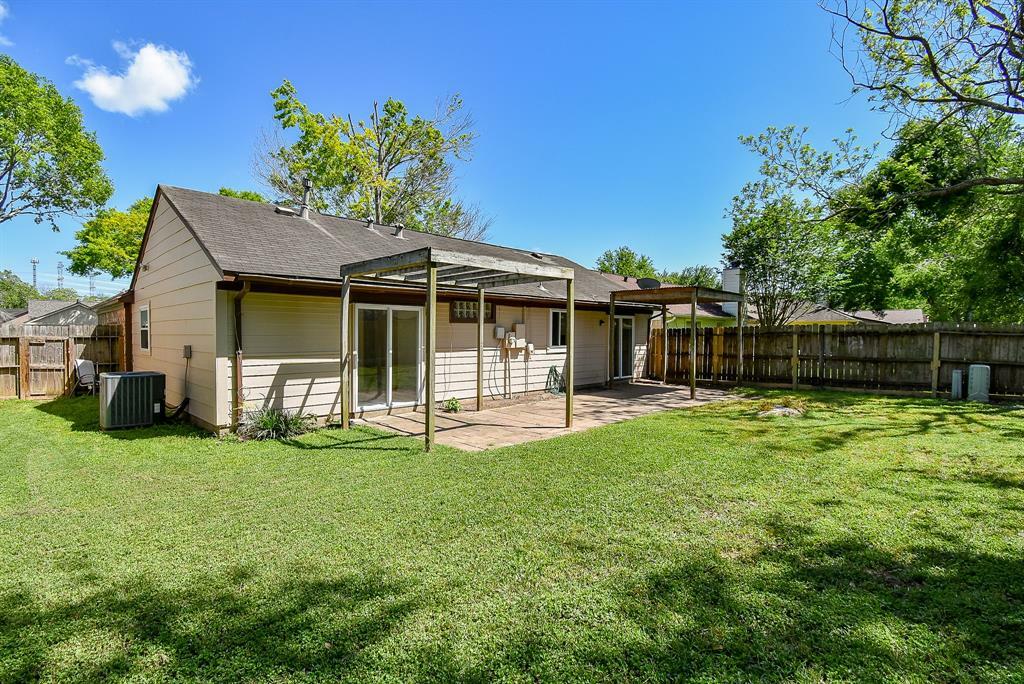 Property Photo: 2410 Lively Lane TX 77479