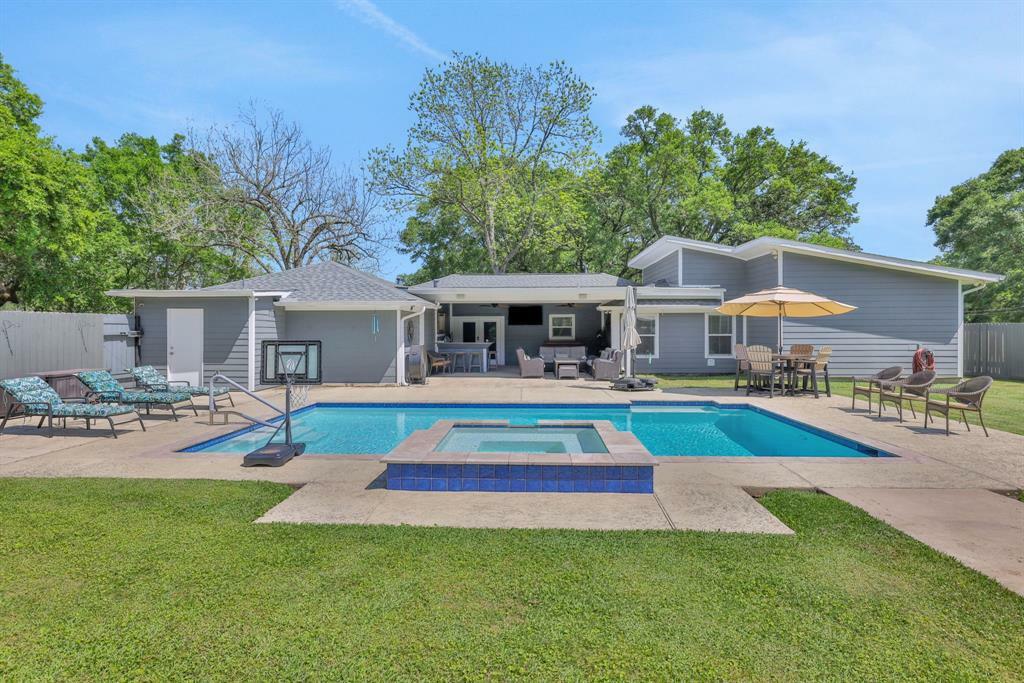 Property Photo: 1315 Kilgore Road TX 77520