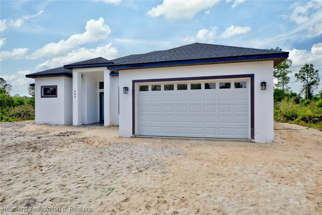 Property Photo: 262 Tanager Avenue FL 33870