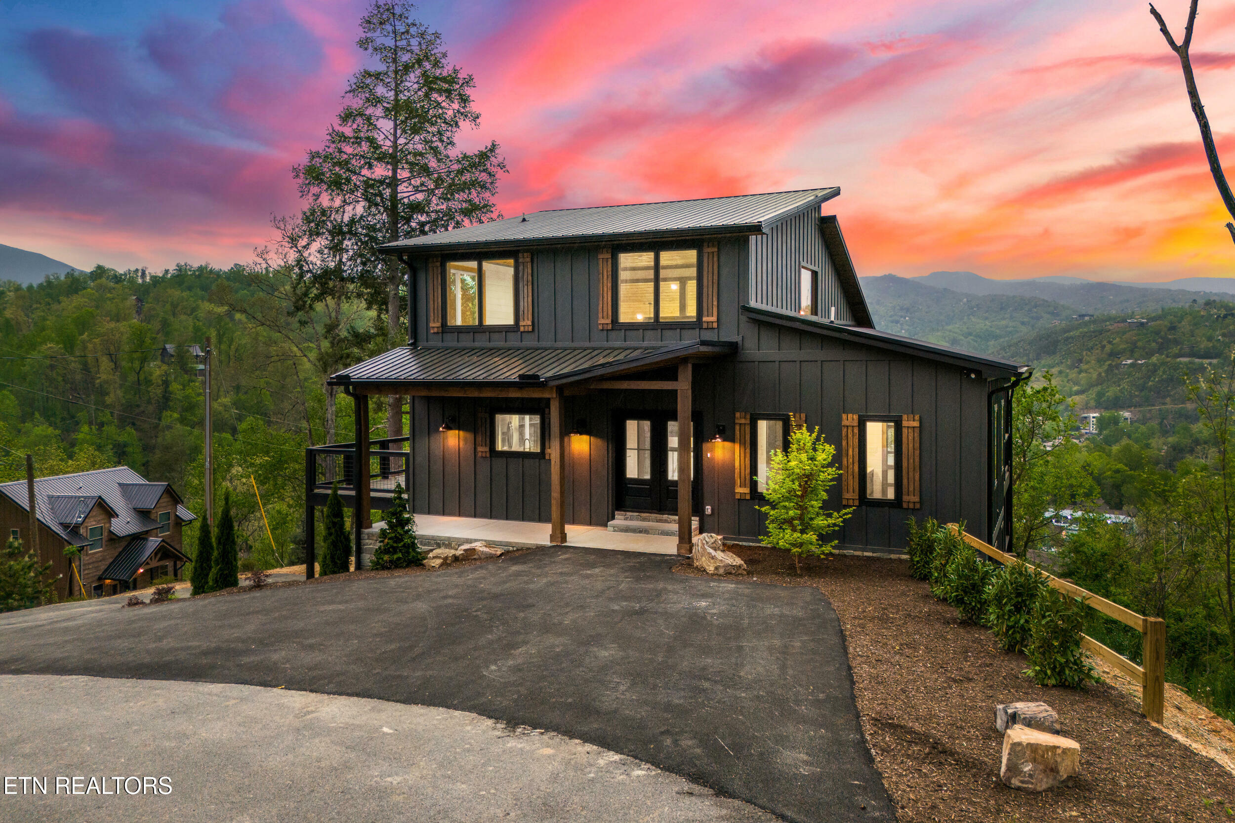 Property Photo: 261 Browns Ridge Rd TN 37738