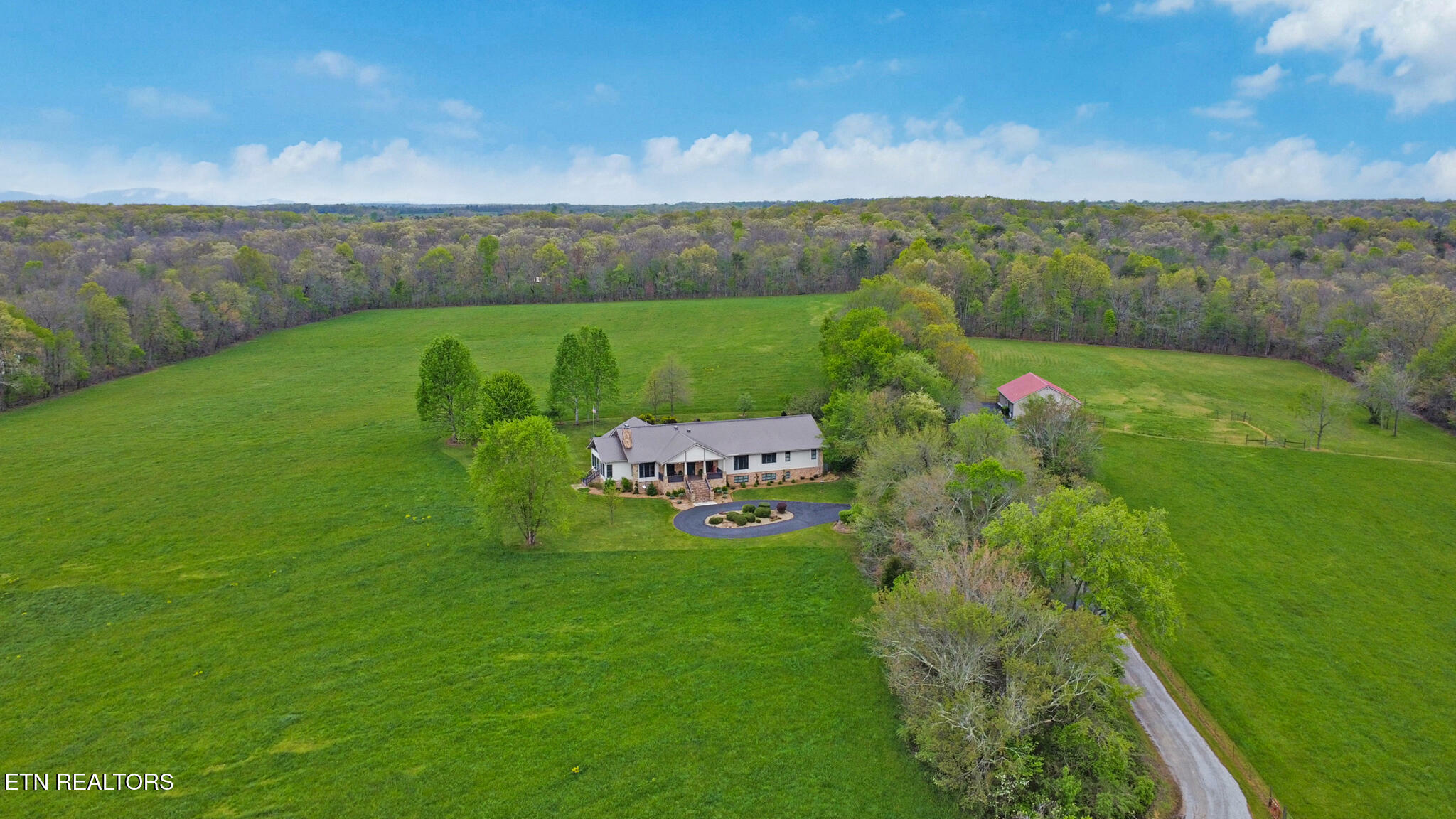 Property Photo: 895 Parnell Rd TN 38572