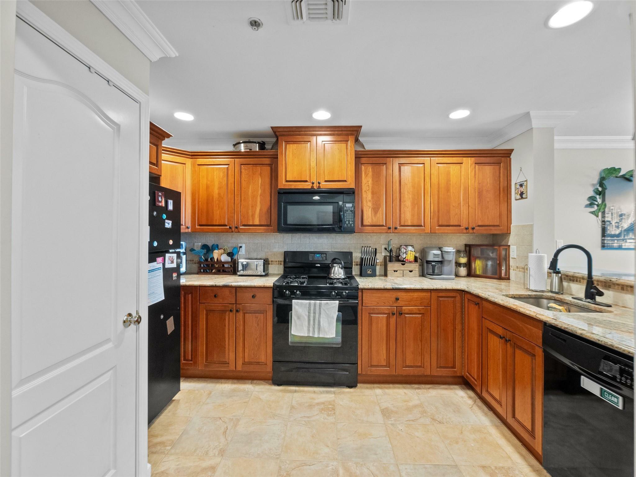 Property Photo: 3 Cross Street 202 NY 10901