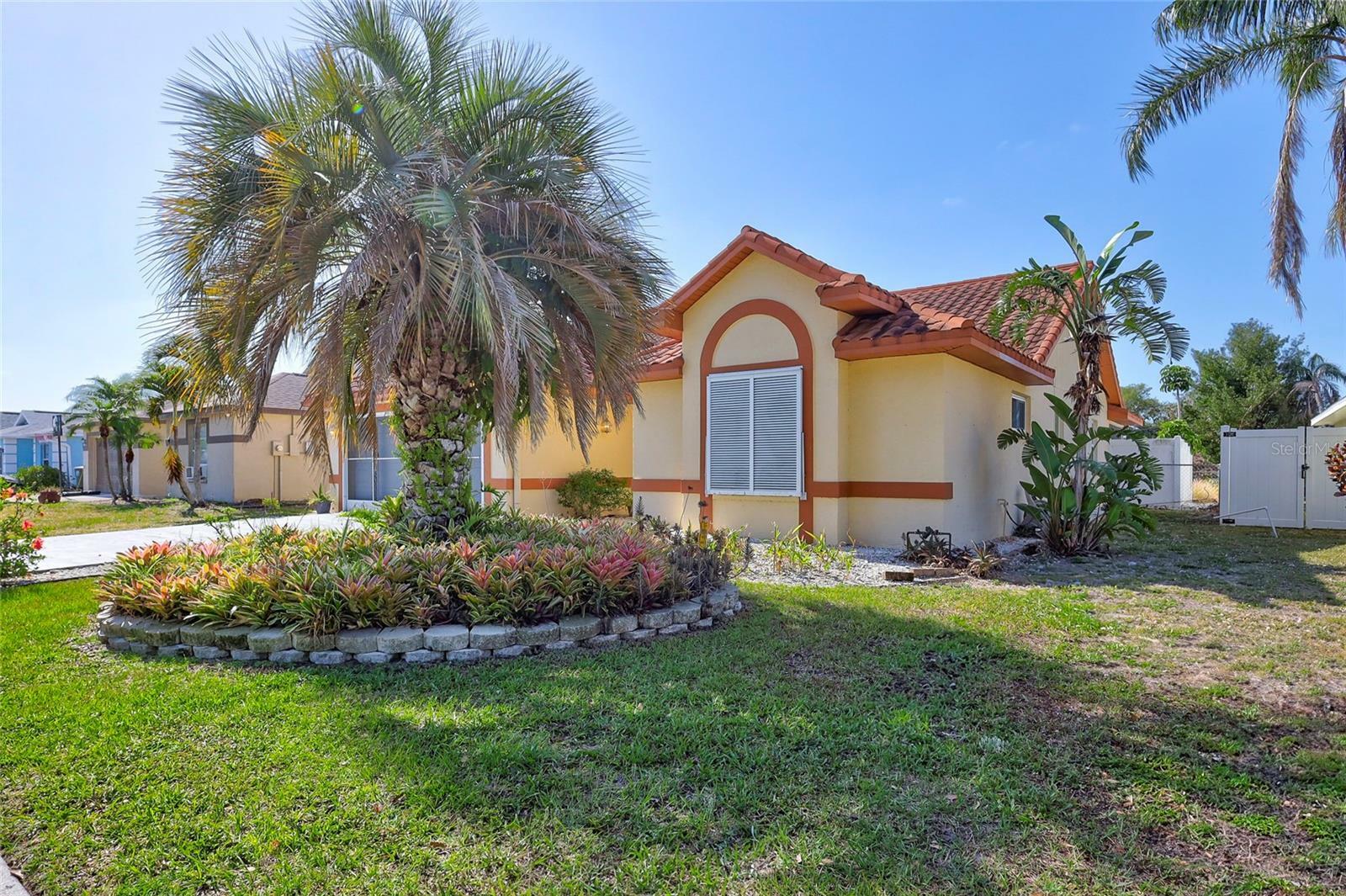 Property Photo: 6415 39th Avenue W FL 34209