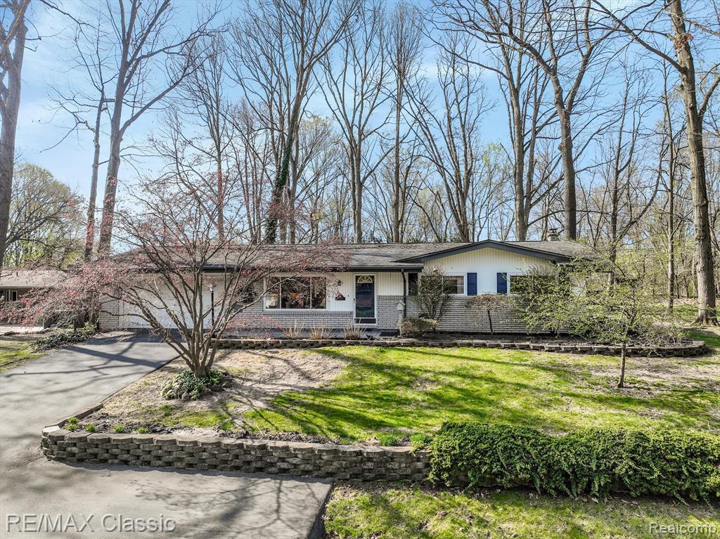 Property Photo: 11004 Timberline Drive MI 48316 4568