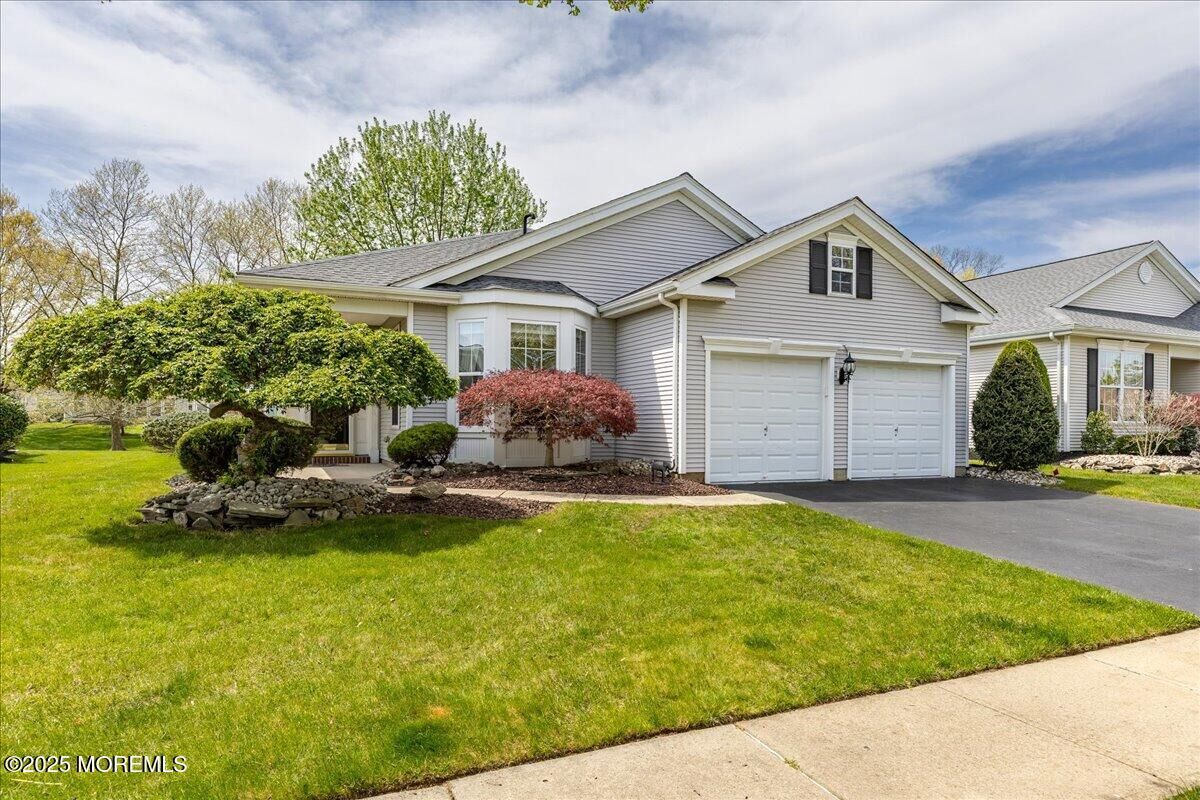 Property Photo:  20 Powderhorn Way  NJ 08501 