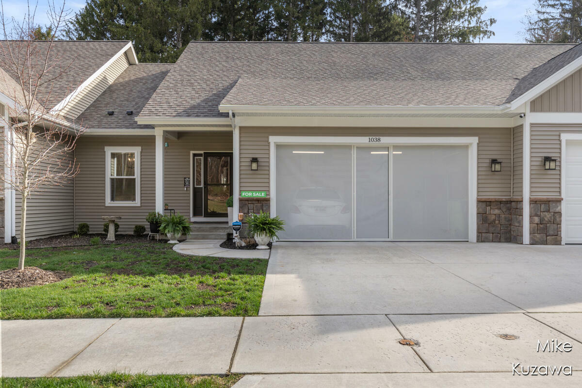 Property Photo: 1038 Grosvenor Drive MI 48838