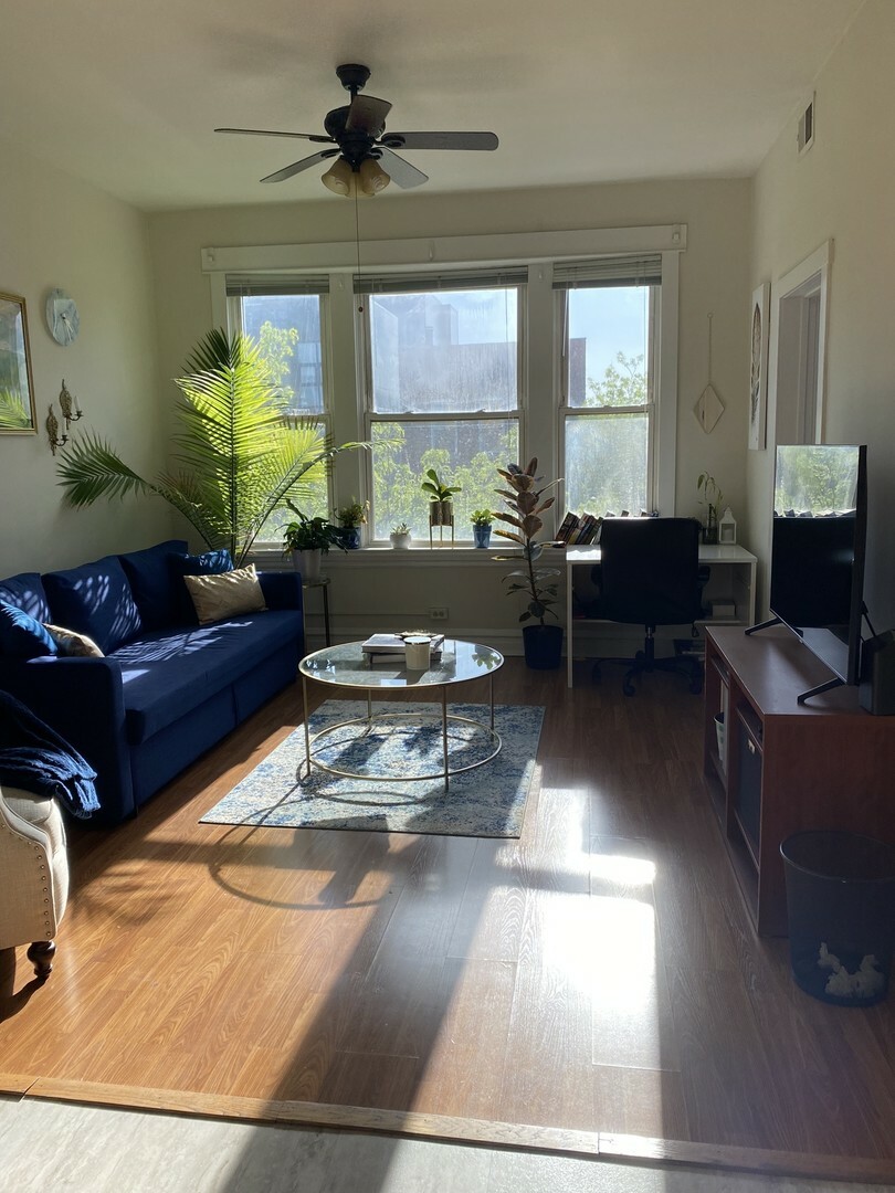 Property Photo: 1103 N Ashland Avenue 3F IL 60622