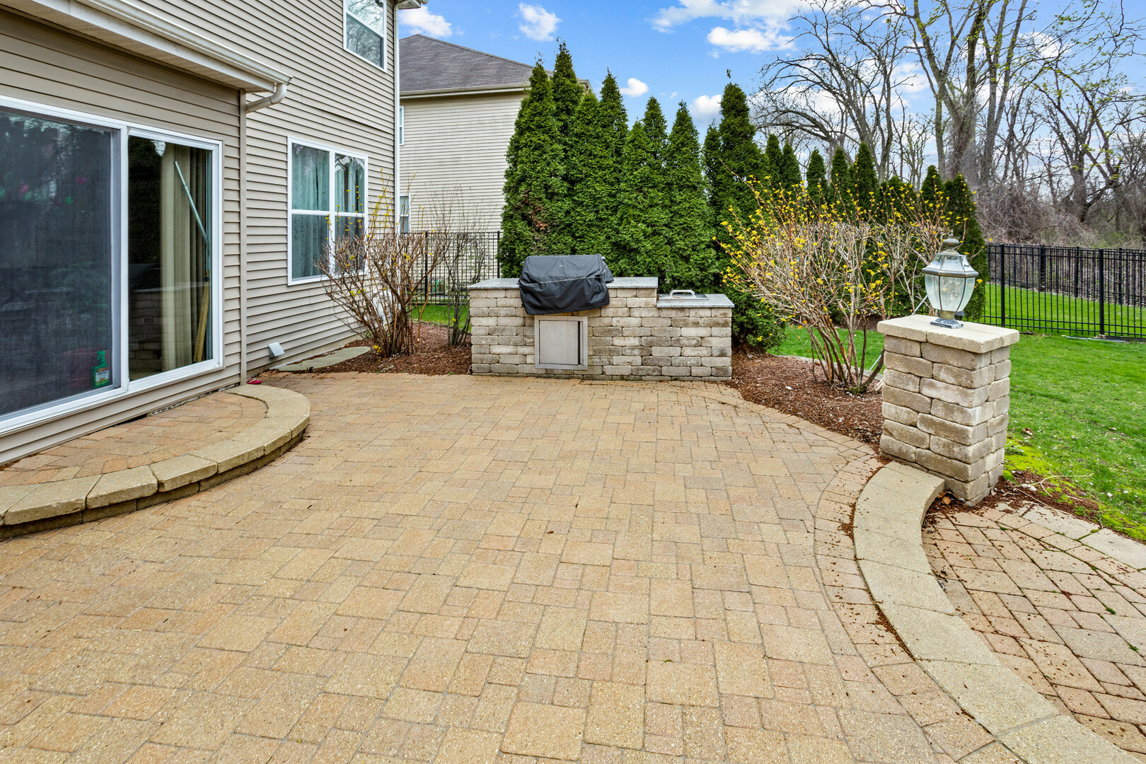 Property Photo: 184 Primrose Lane IL 60103