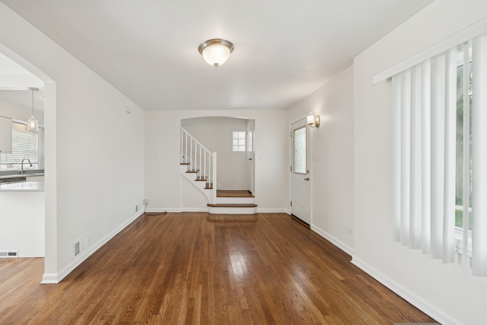 Property Photo: 4141 N Cumberland Avenue IL 60634