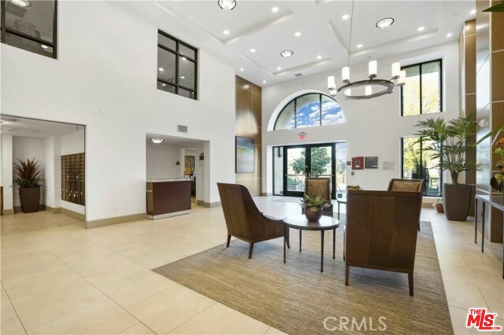 Property Photo: 5015 Balboa Boulevard 103 CA 91316