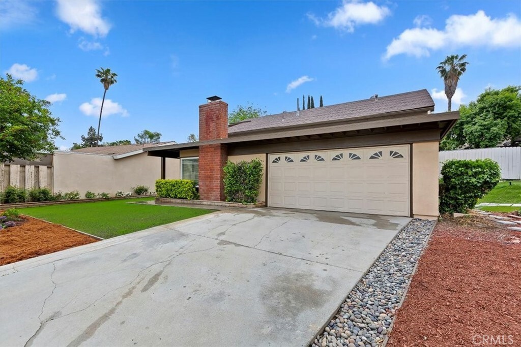 Property Photo:  810 Hacienda Drive  CA 92507 