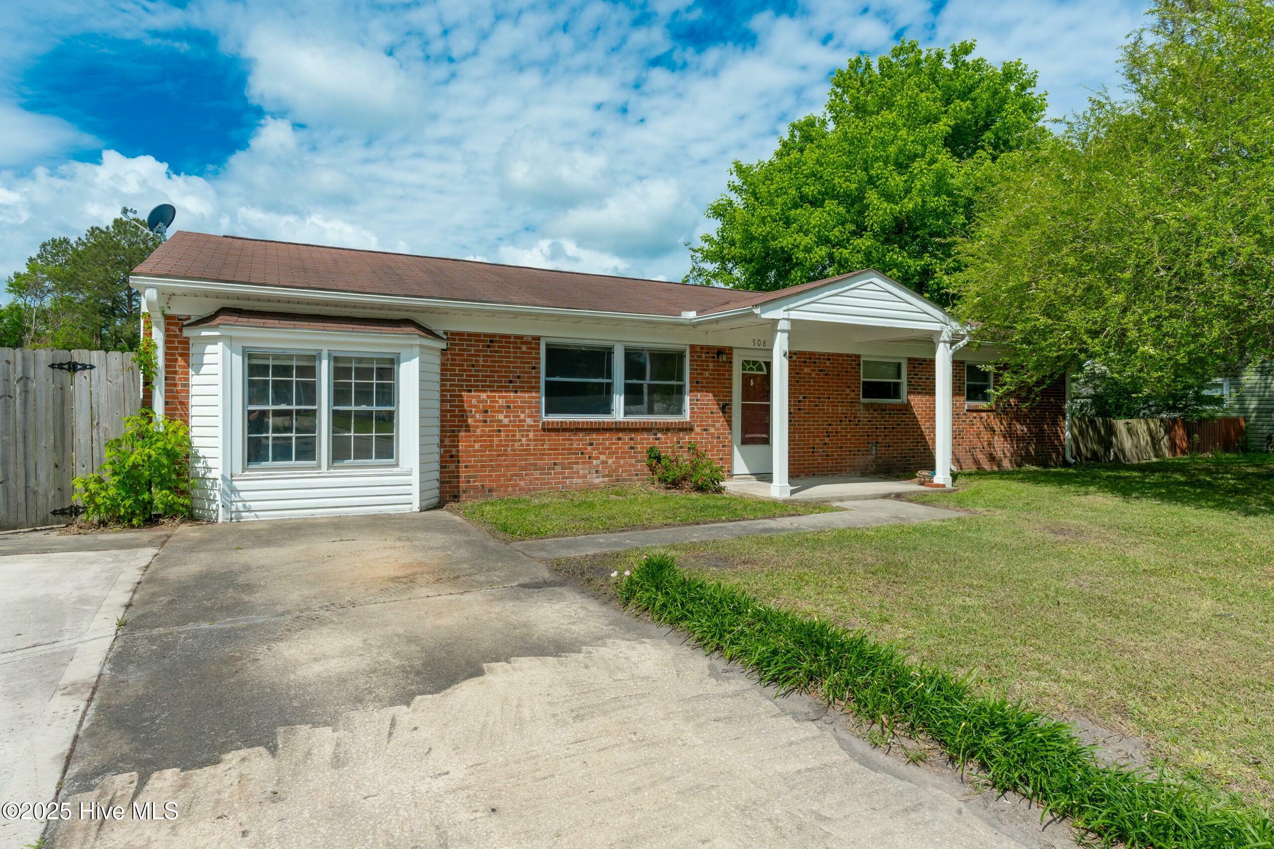 Property Photo: 508 Dale Court NC 28540