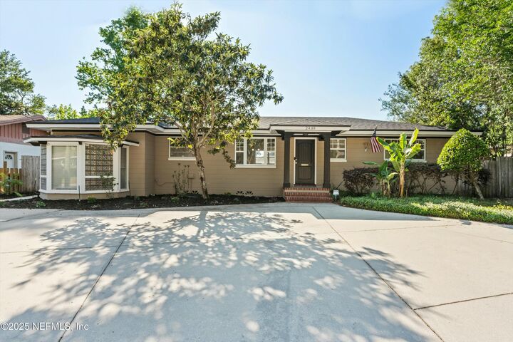 Property Photo:  2438 Buttonwood Drive  FL 32216 