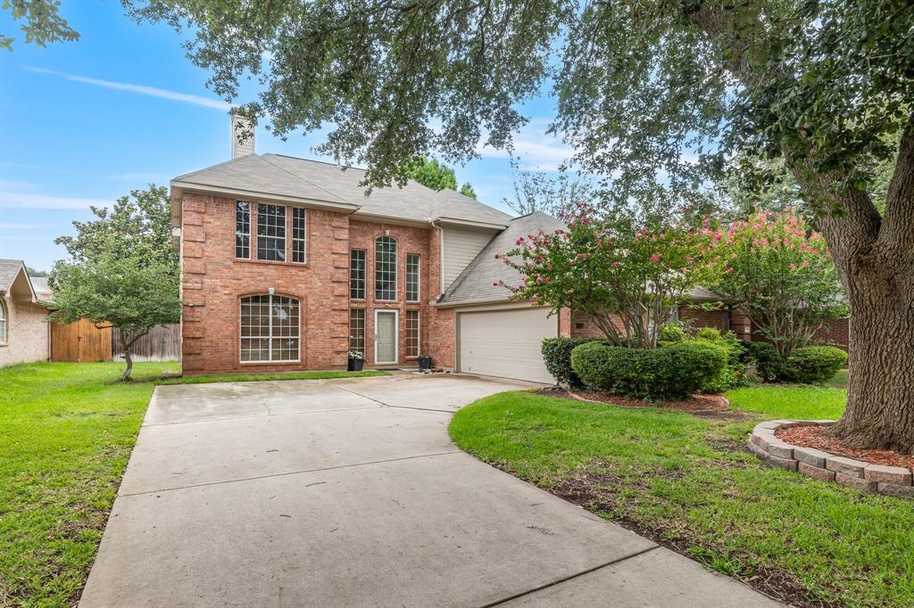 Property Photo: 1727 Parkwood Drive TX 76051