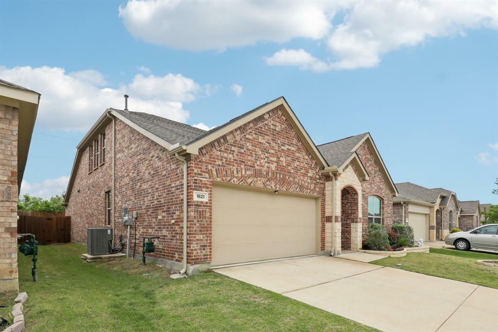 Property Photo: 1621 Roadrunner Drive TX 75068