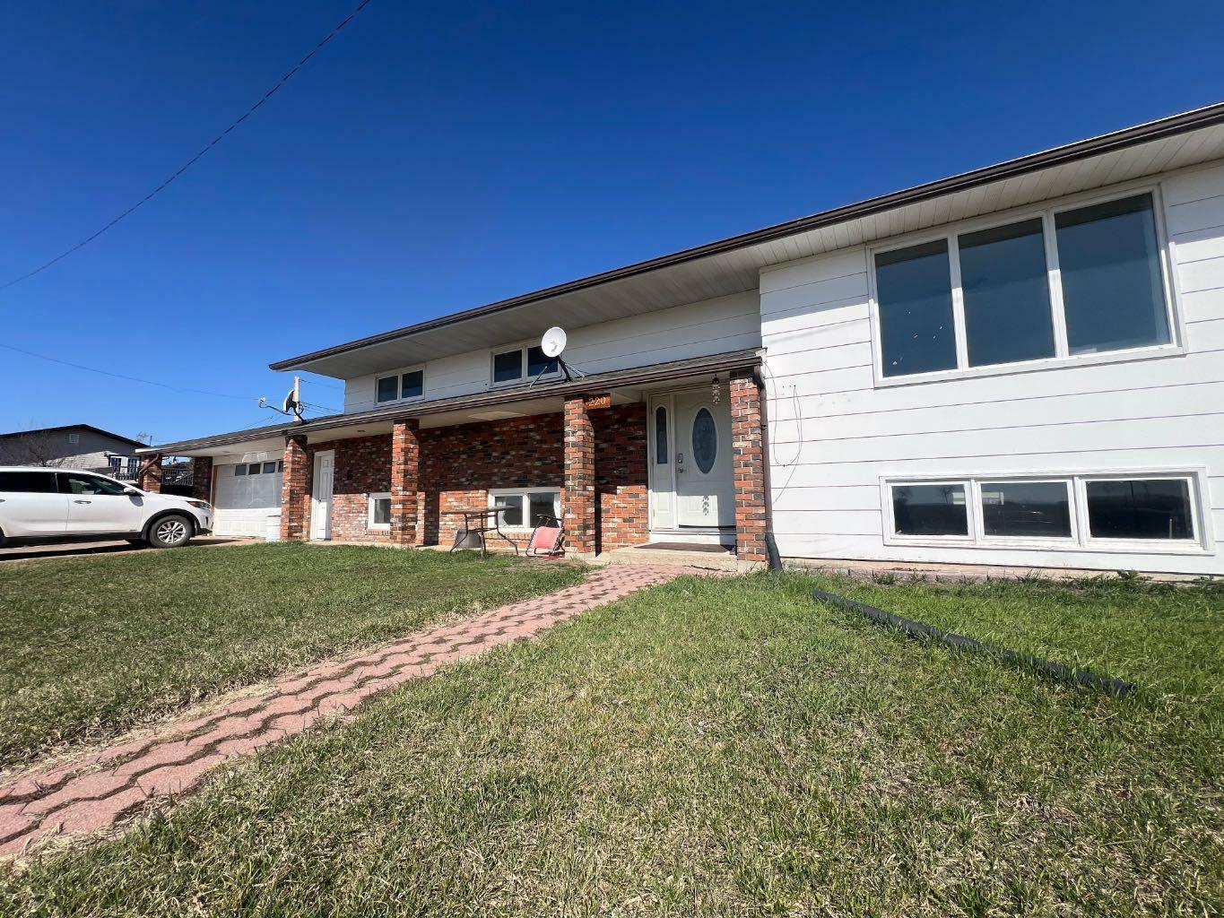 Photo de la propriété: 220 2 Street S AB T0J 2B0