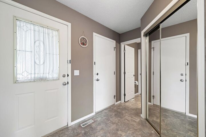 Photo de la propriété: 203 Valley Brook Circle NW AB T3B 5S1