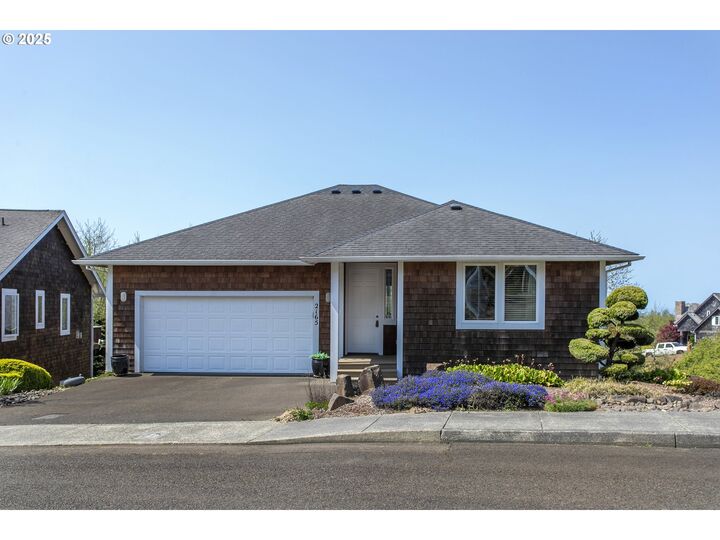 Property Photo: 2165 Skyline Dr OR 97138