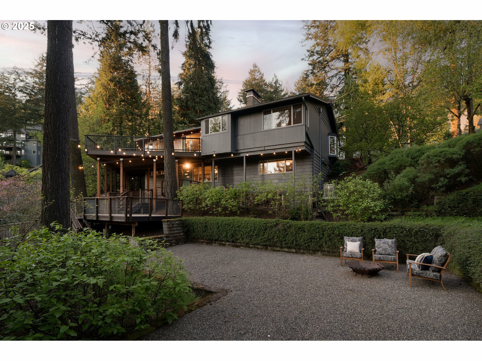 Property Photo: 4215 SW Chesapeak Ave OR 97239