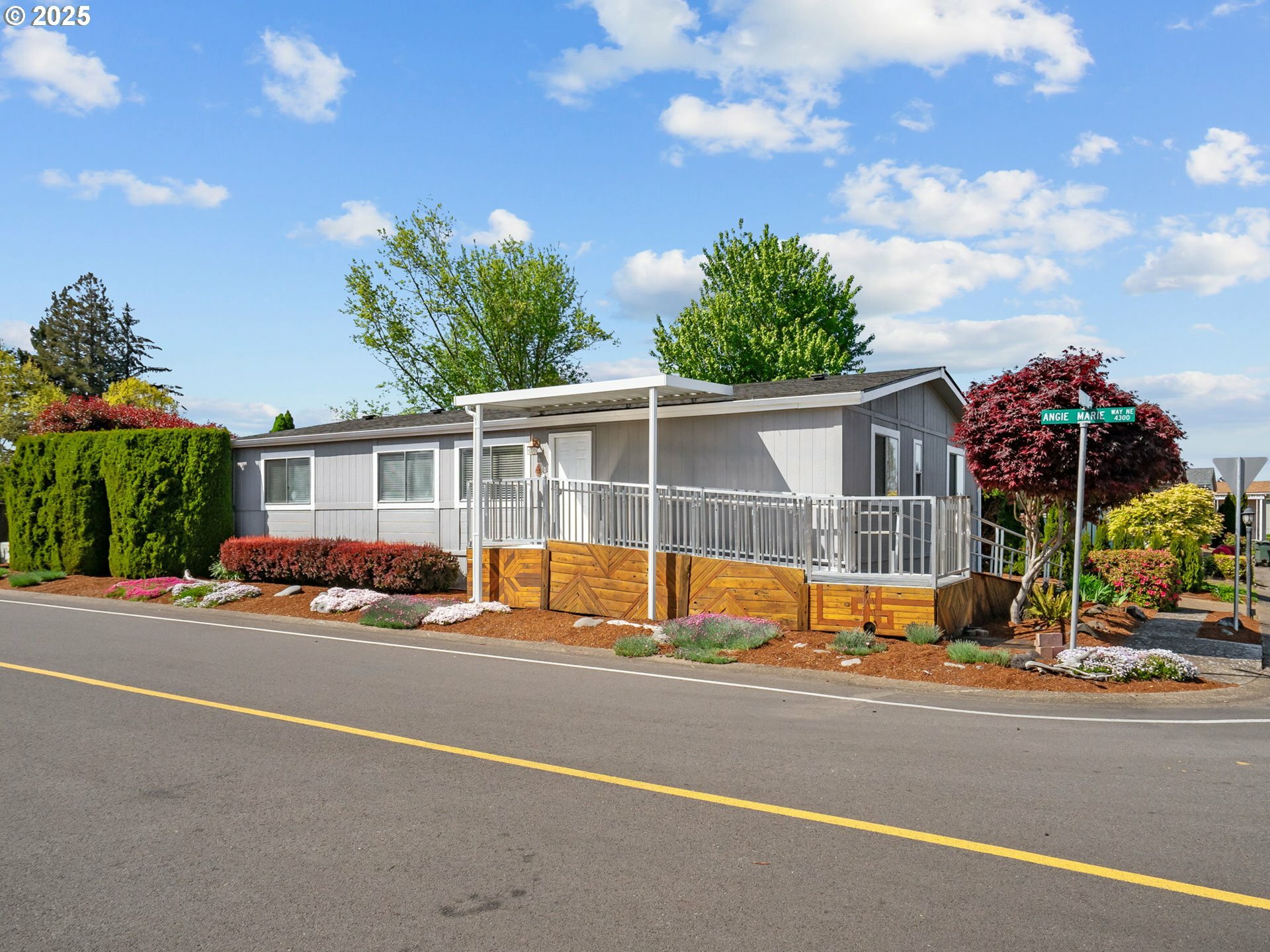 Property Photo: 4355 Bren Loop OR 97305