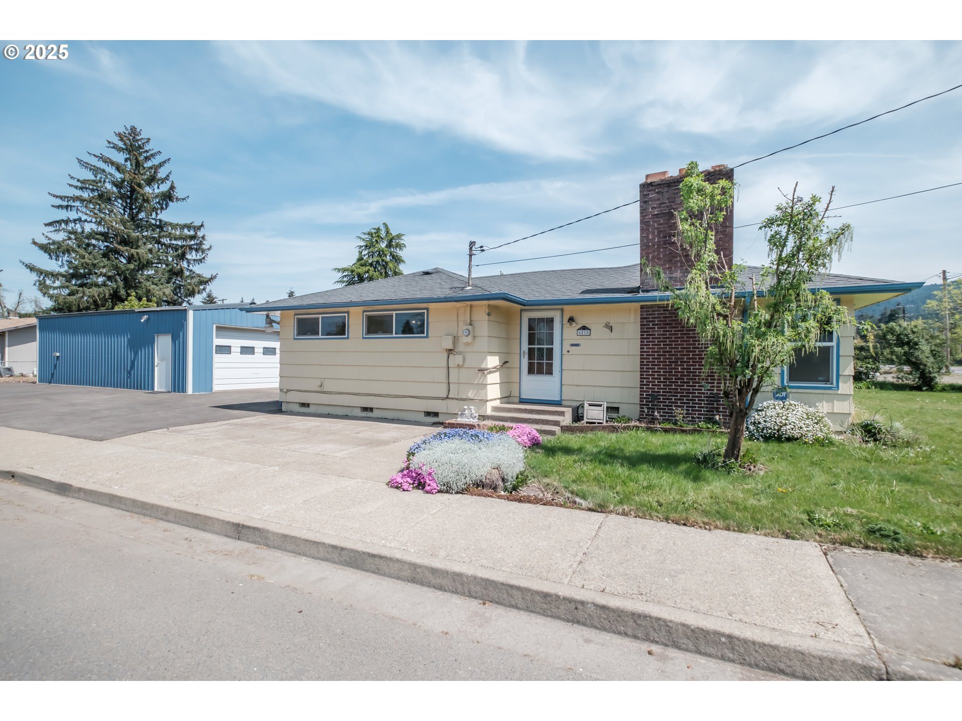 Property Photo: 6810 Main St OR 97478