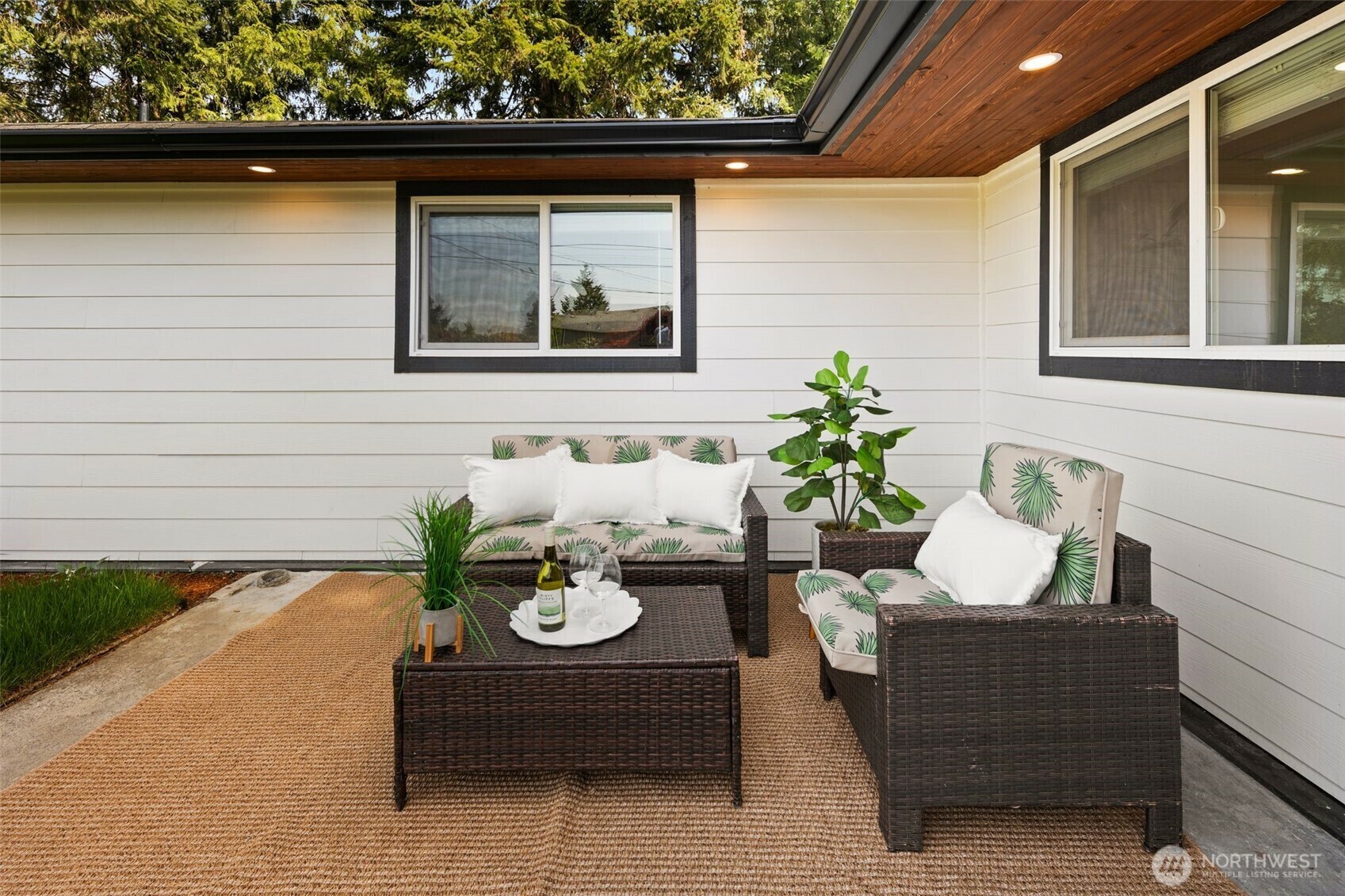 Property Photo: 1140 E Seattle Street WA 98030