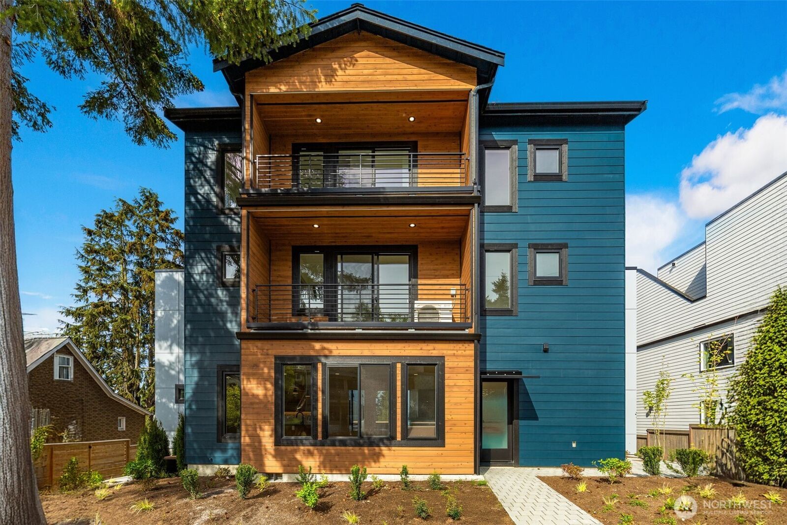 Property Photo:  3833  Woodlawn Avenue N  WA 98103 