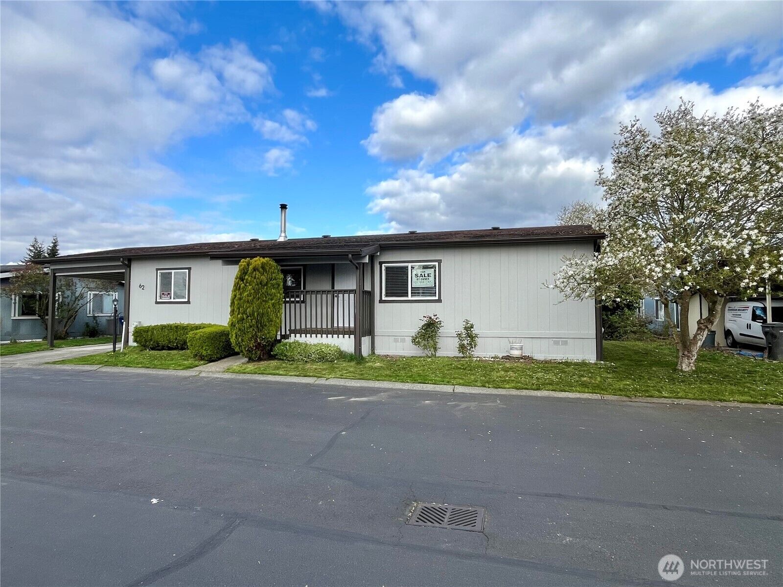 Property Photo:  707  37 Street SE 62  WA 98002 