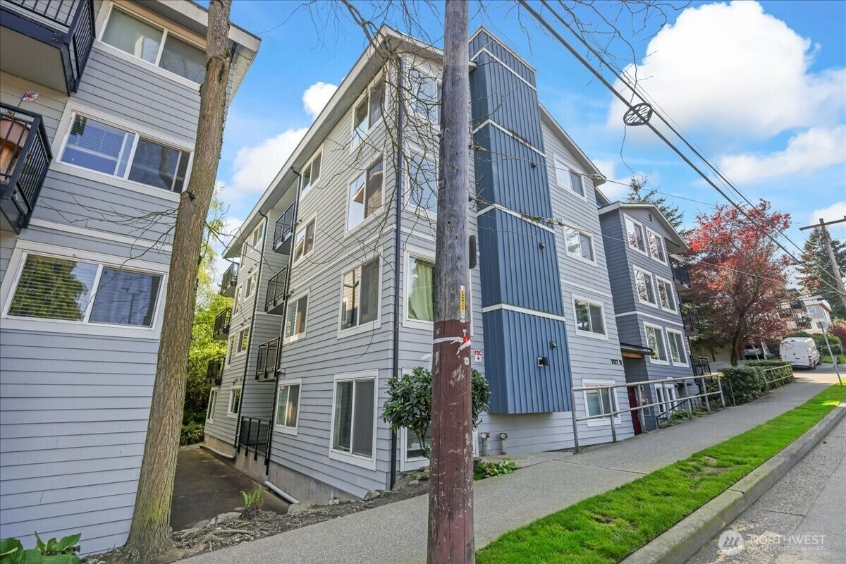Property Photo: 707 N 130th B102 WA 98133