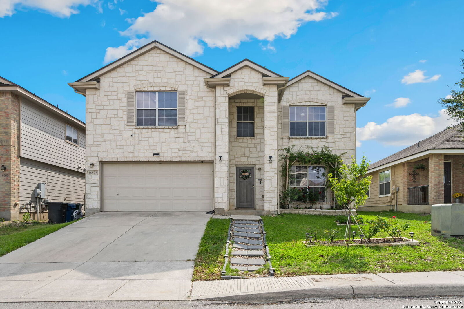Property Photo: 16907 Quartett Ln TX 78266