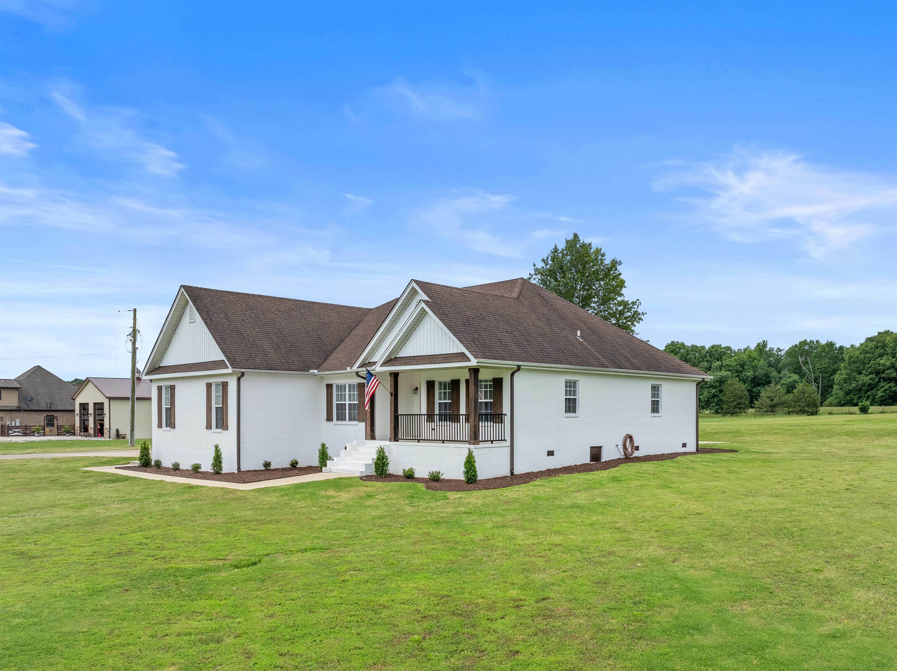 Property Photo: 895 Rachel Ln AL 35661 - MUSCLE S