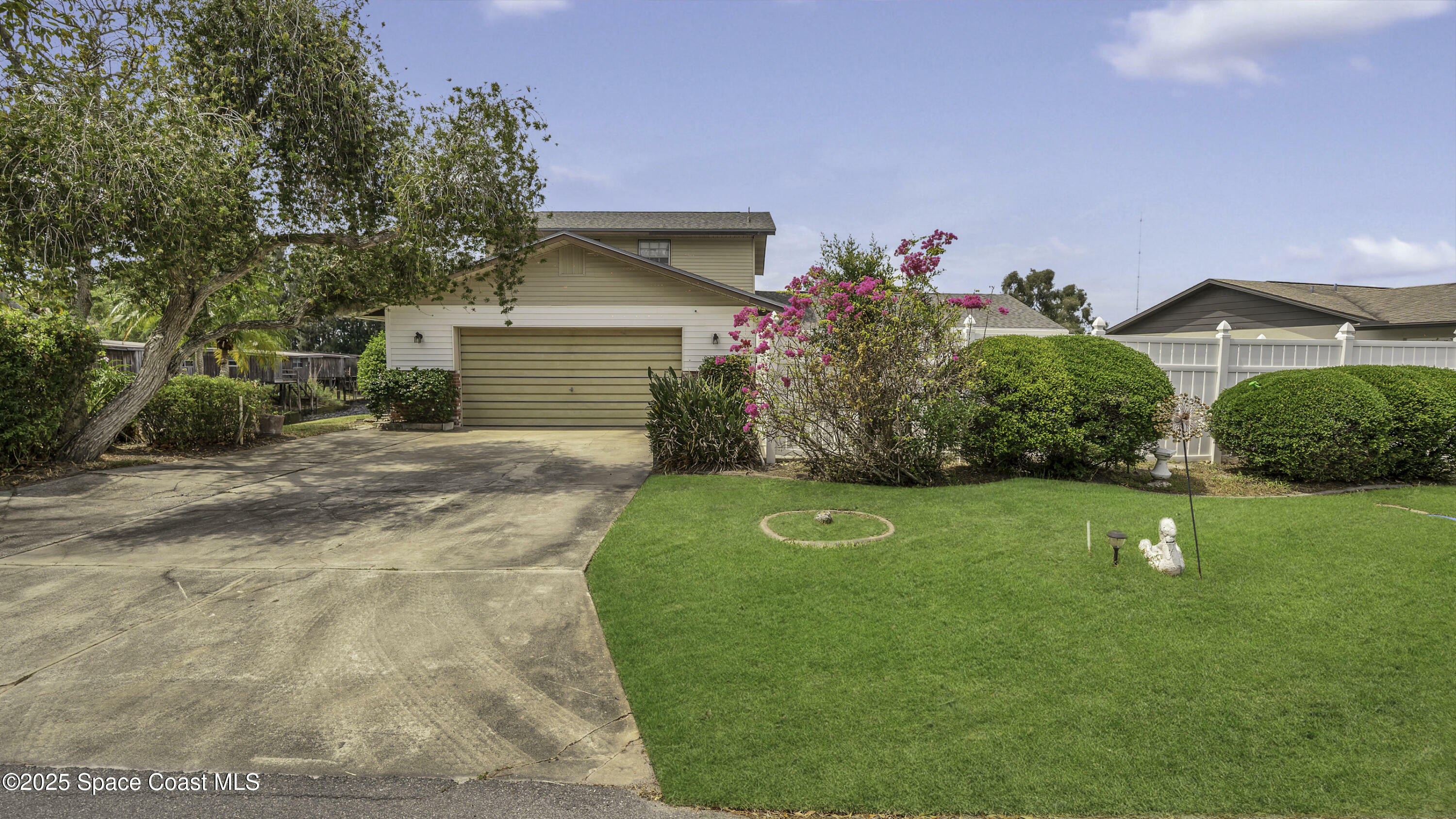 Property Photo: 850 Cardinal Road FL 32926