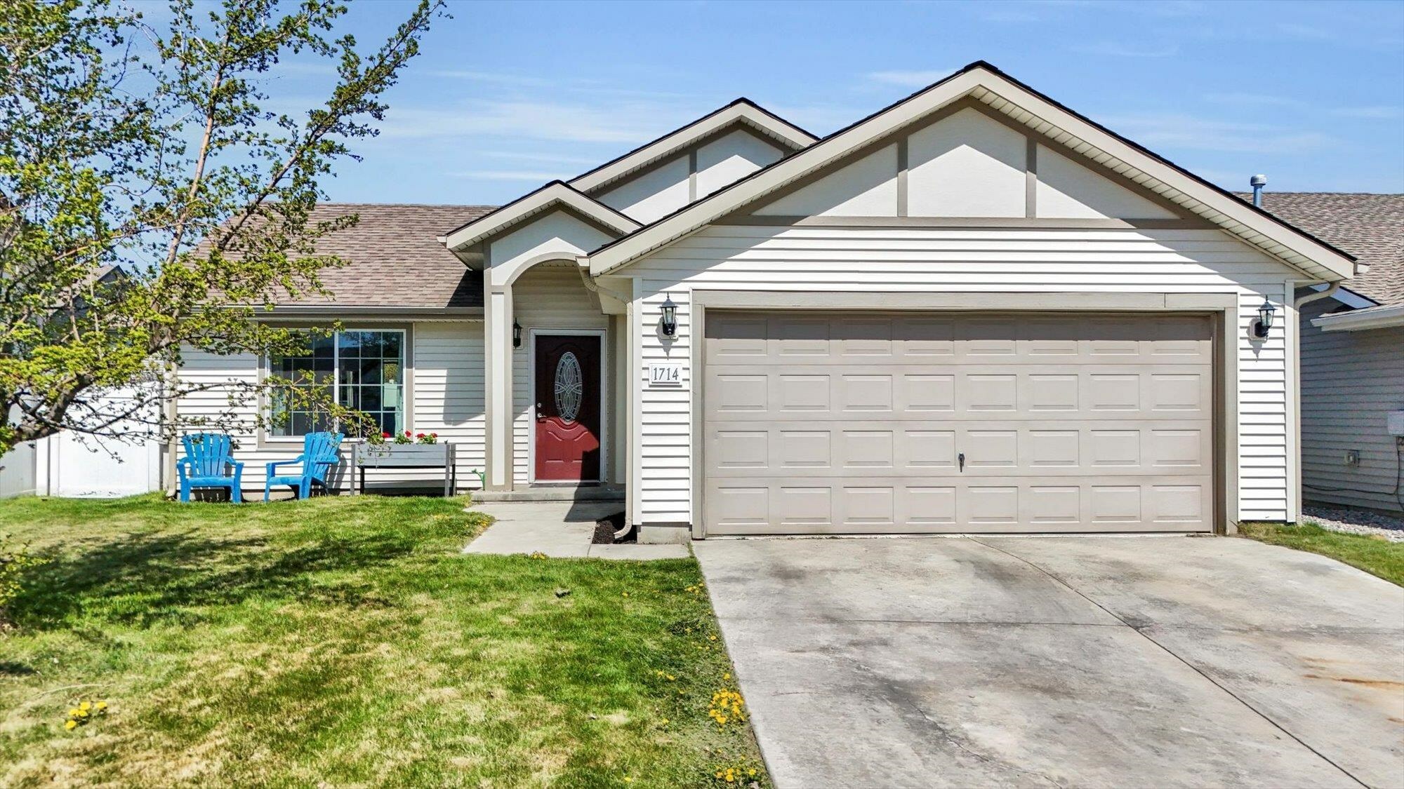 Property Photo: 1714 W Tree Ln WA 99208