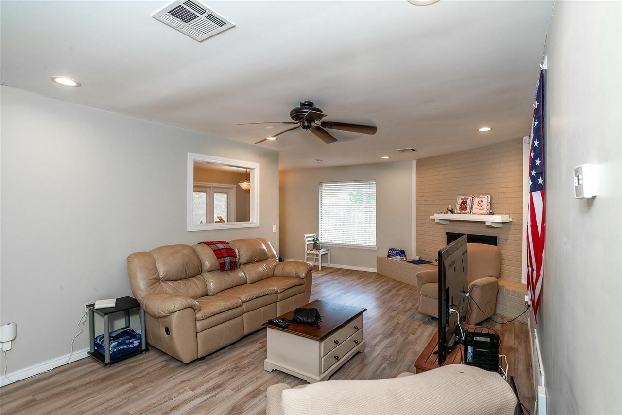 Property Photo: 926 E Krayler OK 74075