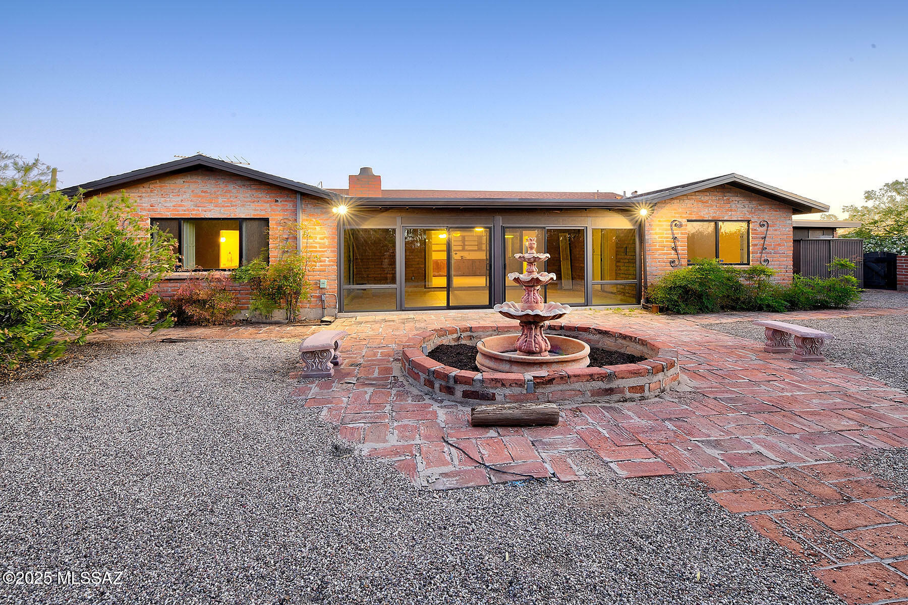 Property Photo: 725 E Mescal Place AZ 85718