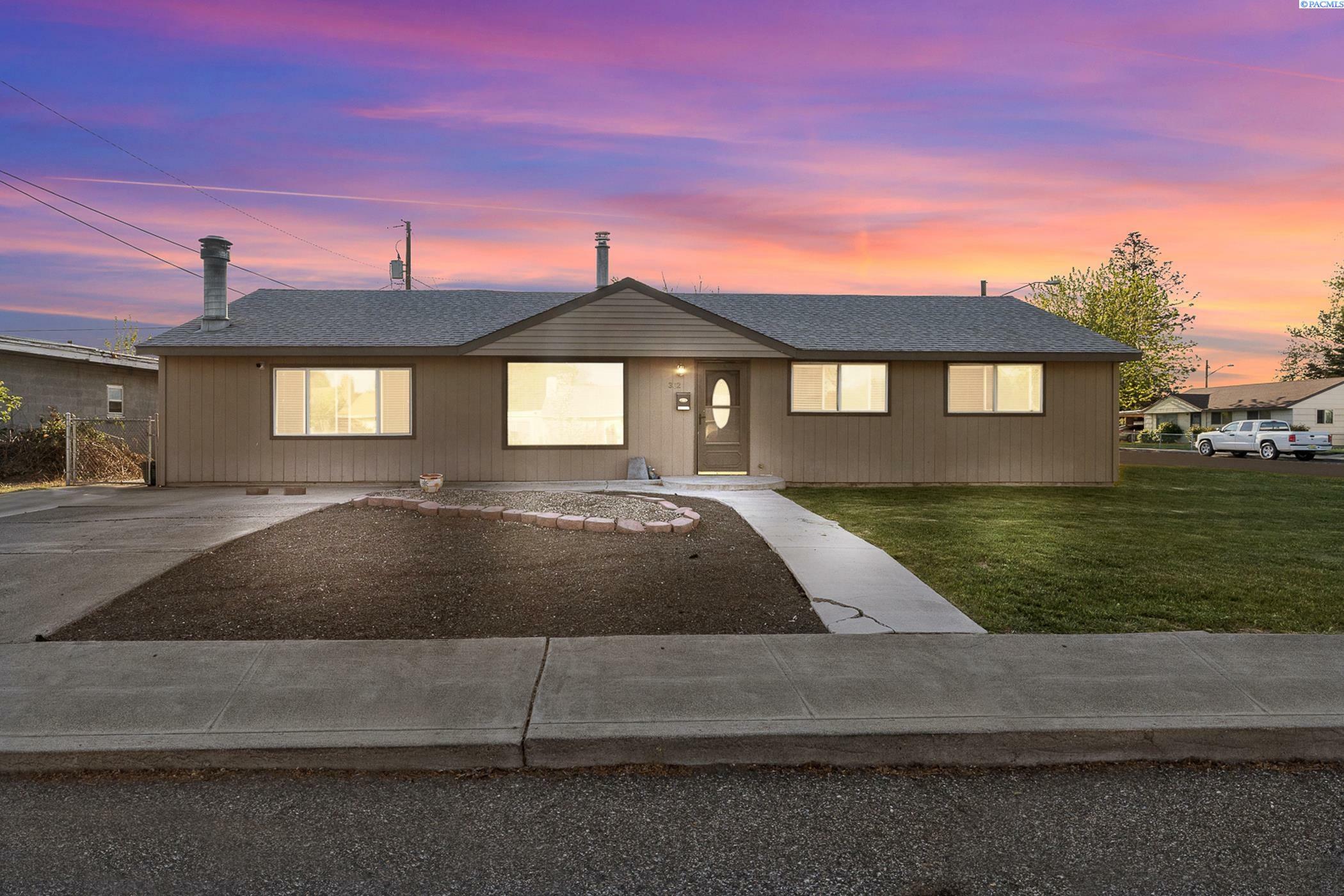 Property Photo: 302 S Zillah St WA 99336