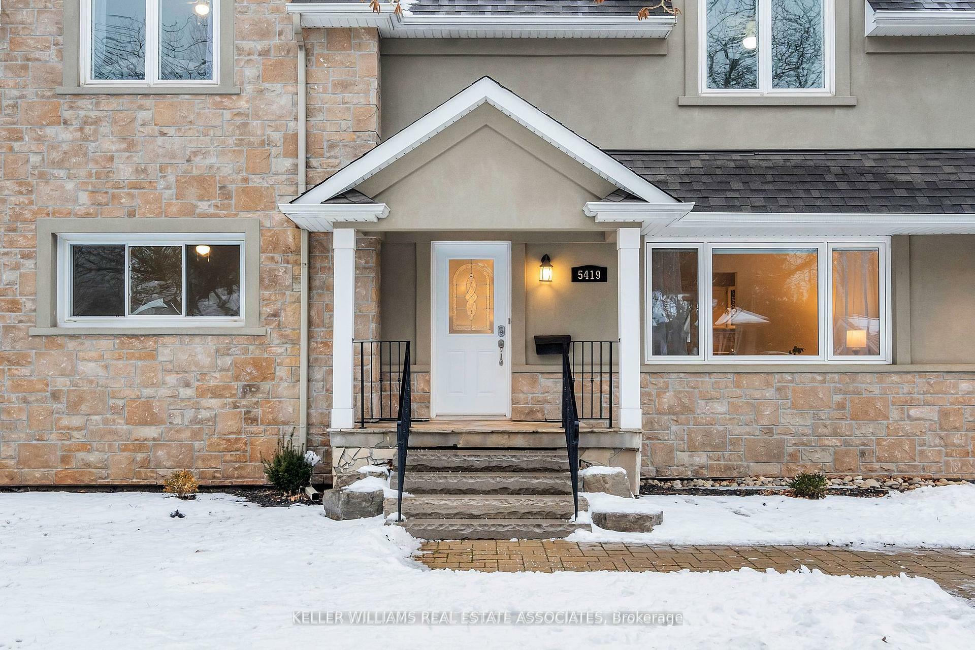 Property Photo: 5419 Spruce Avenue ON L7L 1N8