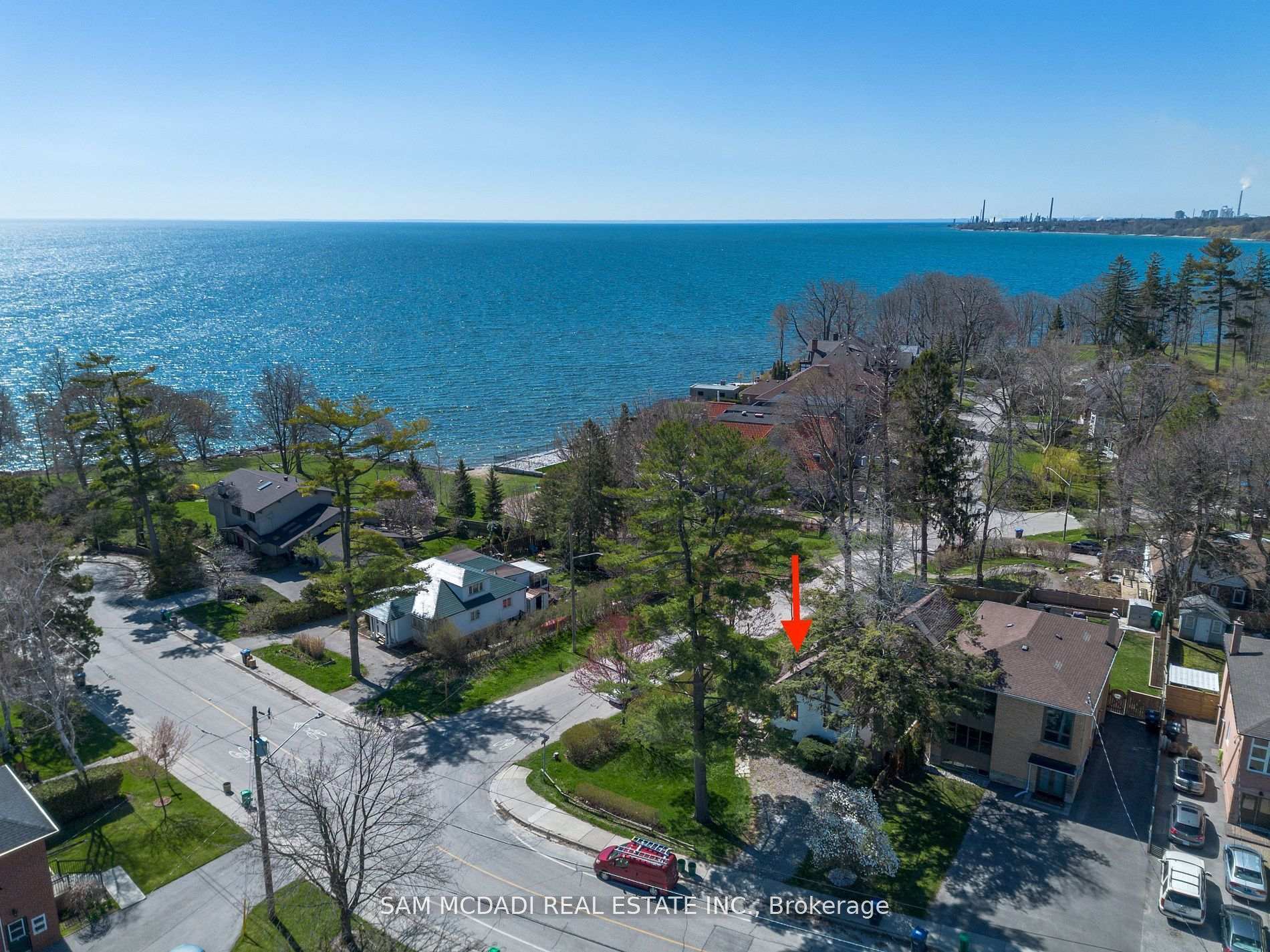 Property Photo: 62 Maple Avenue S ON L5H 2R6