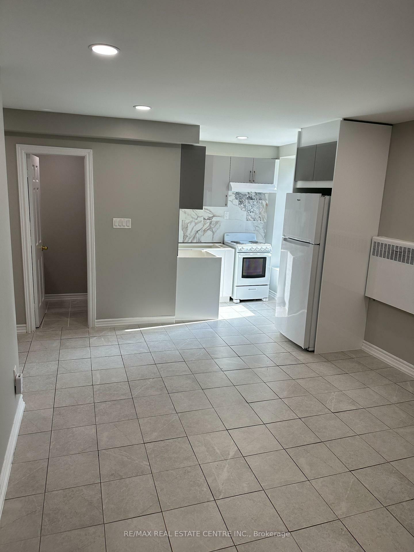Property Photo:  5 Hill Heights Road 103  ON M8Y 1Y9 