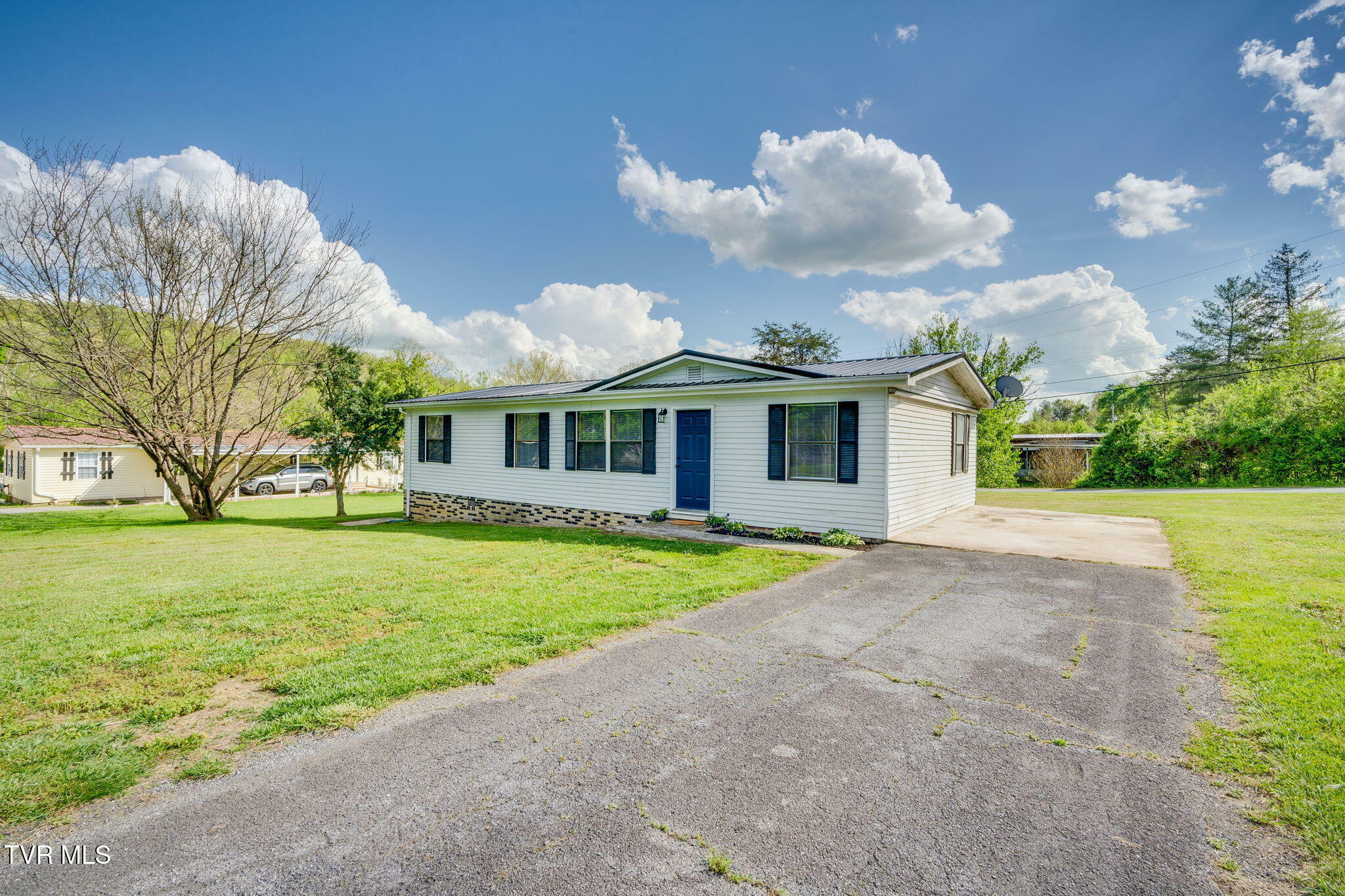 Property Photo: 302 Calumet Court TN 37660