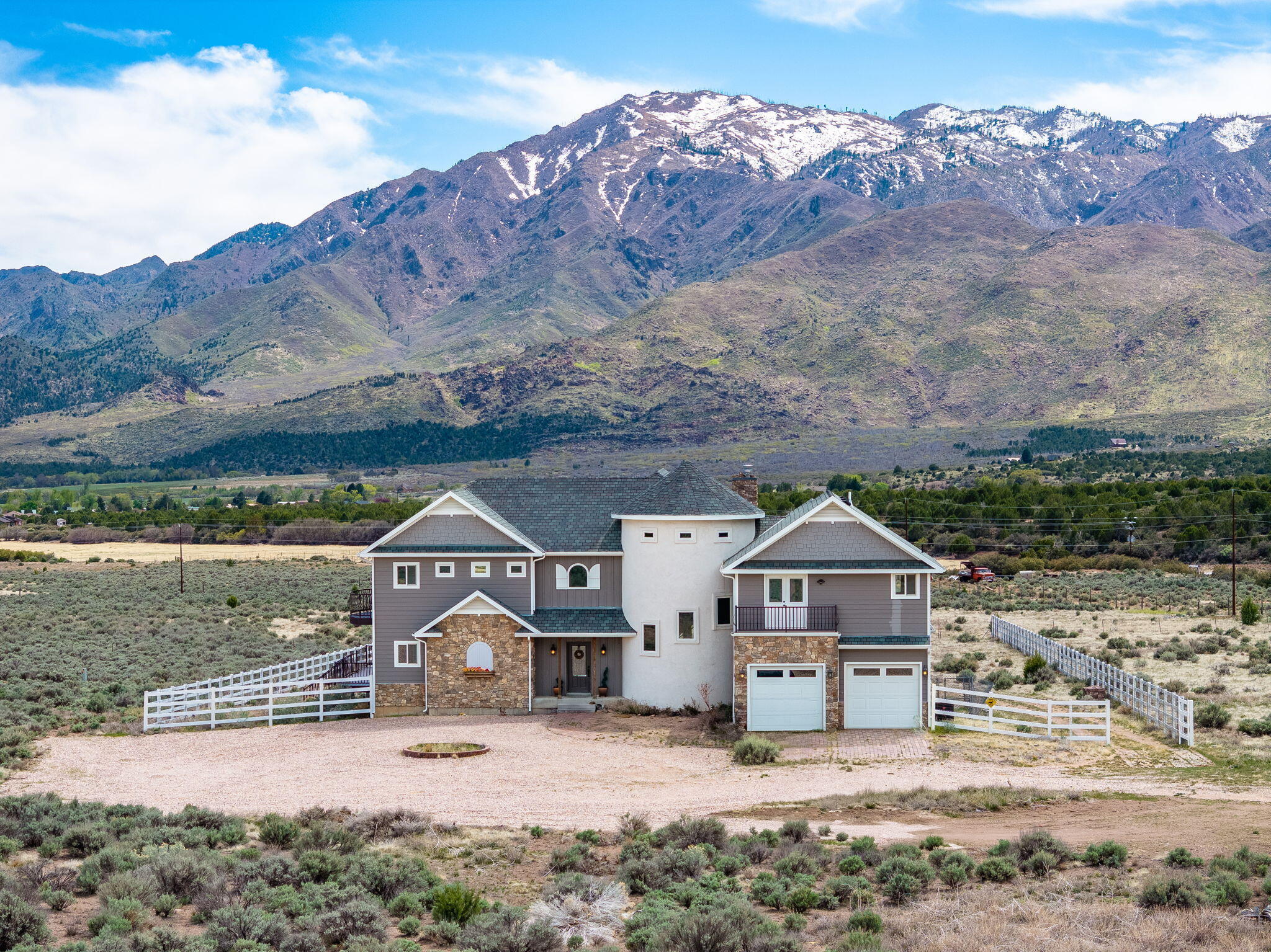 Property Photo: 1145 N 10 E UT 84757