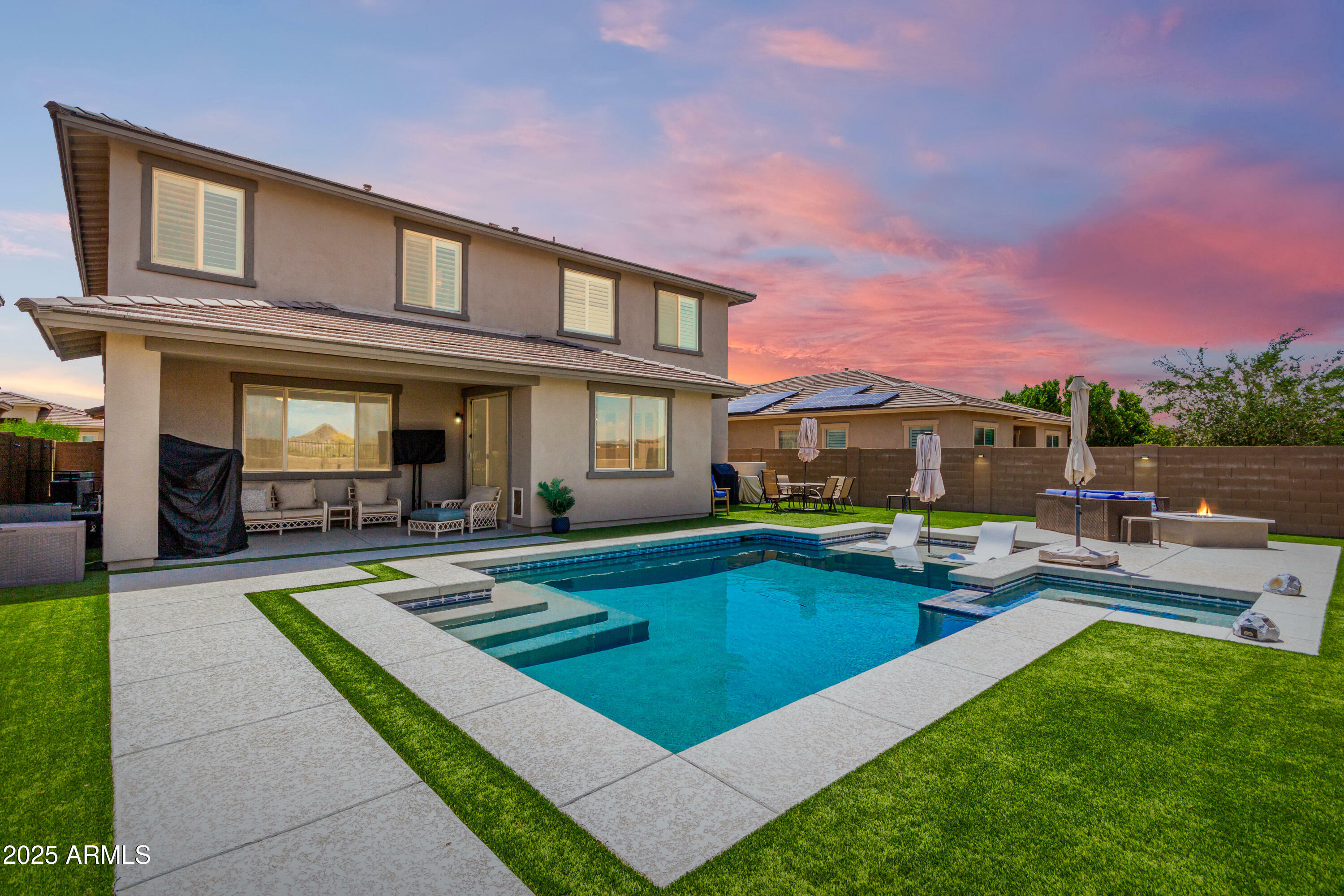 Property Photo: 9342 W White Feather Lane AZ 85383