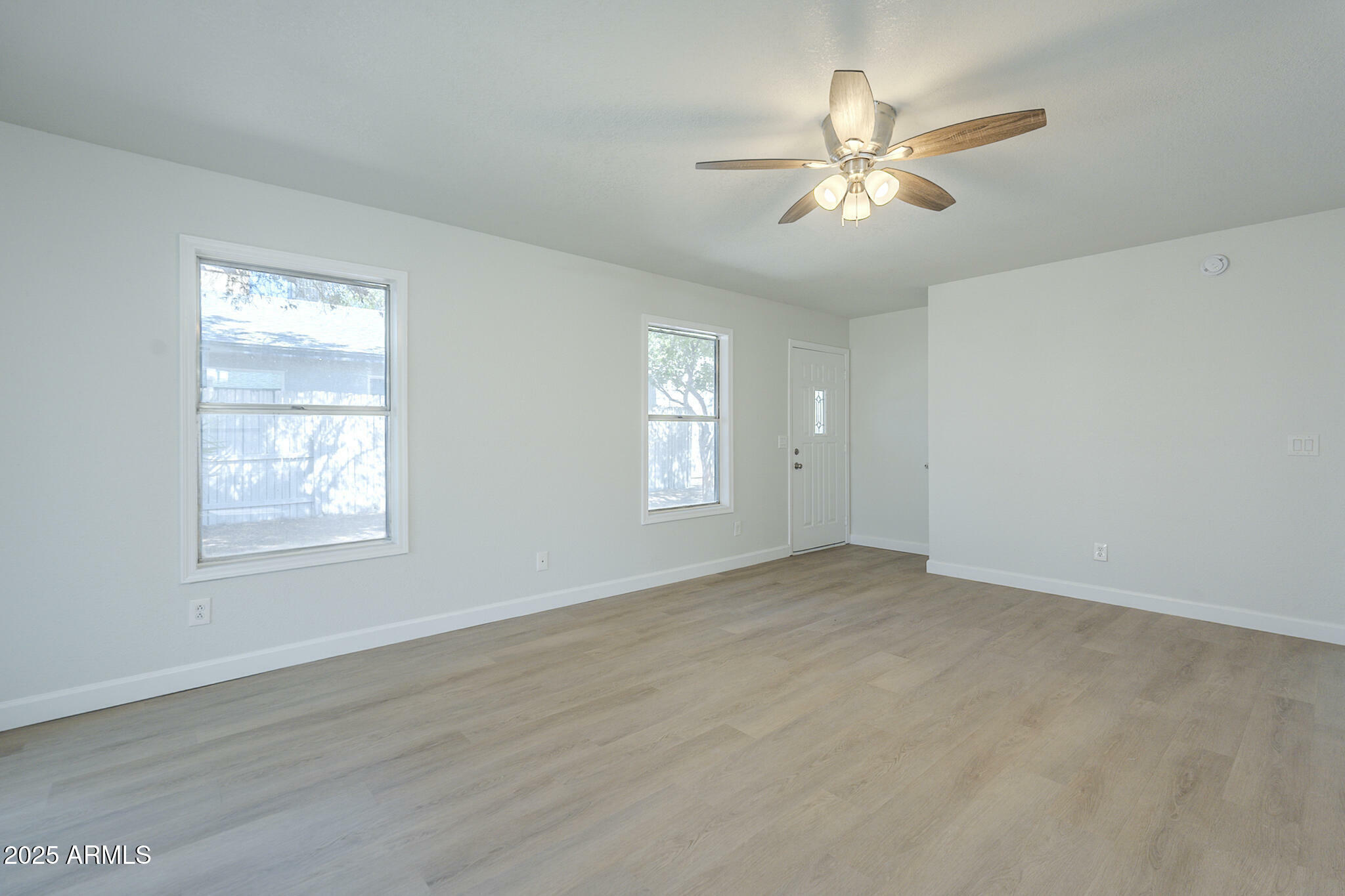 Property Photo: 1450 E Topeka Drive AZ 85024