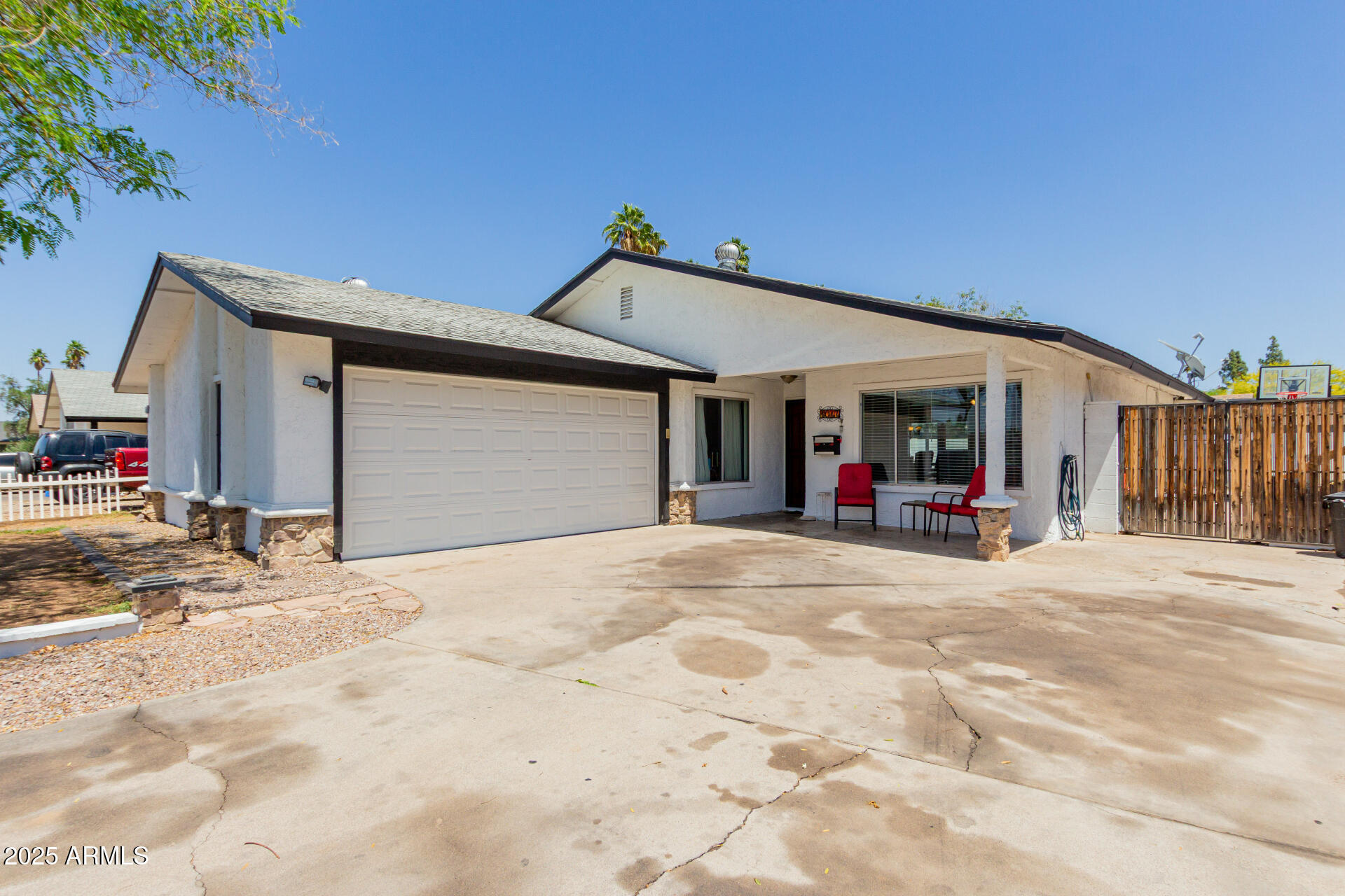 Property Photo:  1017 S San Jose Circle  AZ 85202 