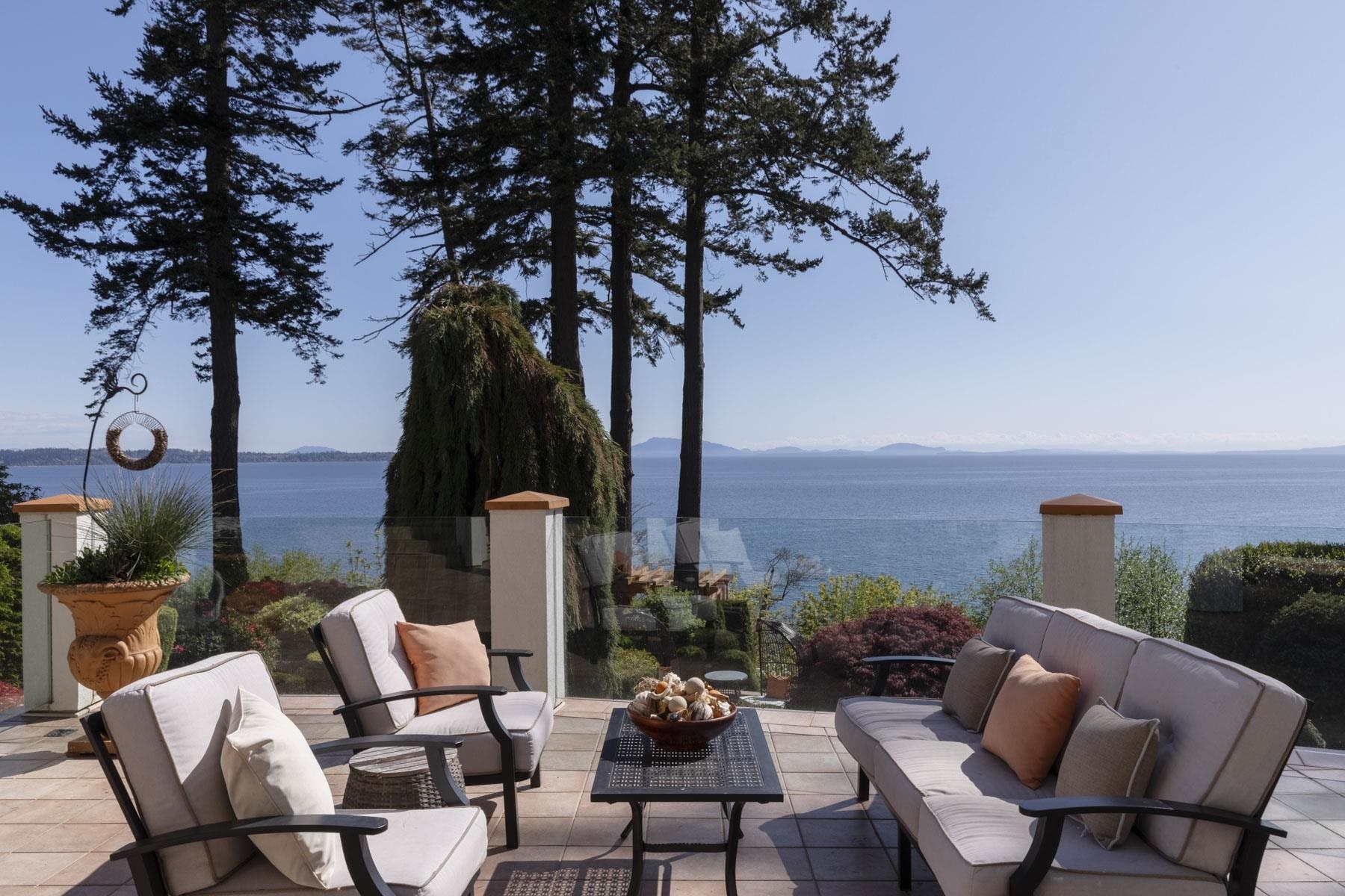 Property Photo: 13464 13A Avenue BC V4A 1C4