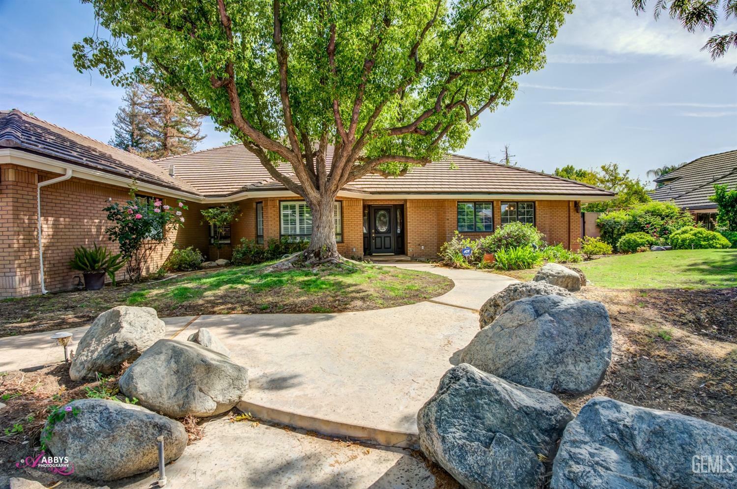 Property Photo: 2012 Haggin Oaks Boulevard CA 93311