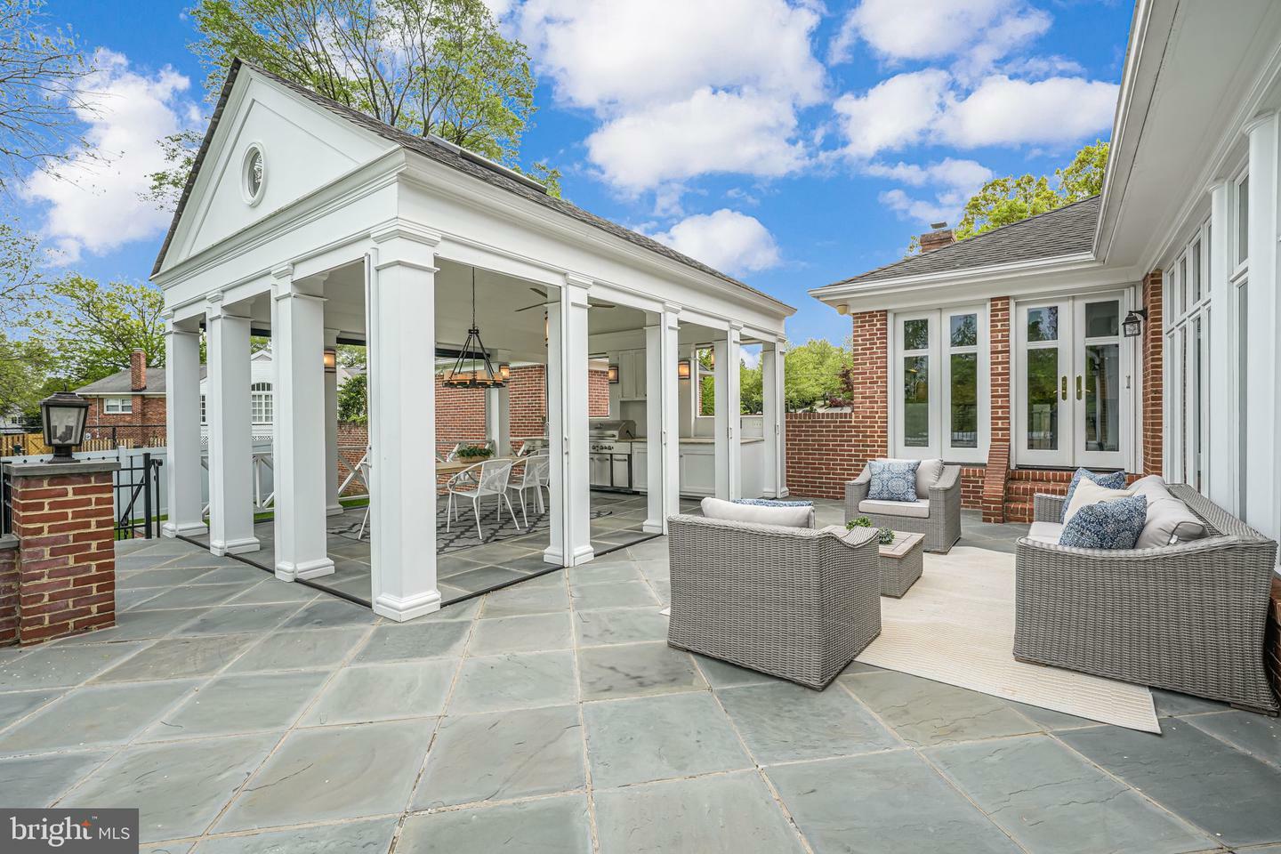 Property Photo: 1419 Janneys Lane VA 22302