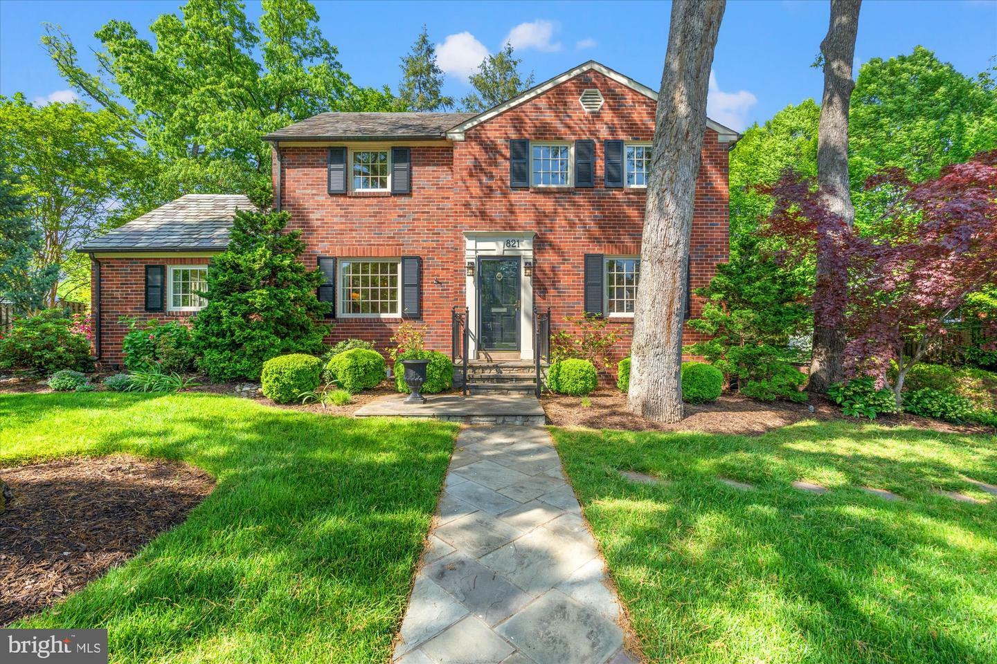 Property Photo: 821 Chalfonte Drive VA 22305